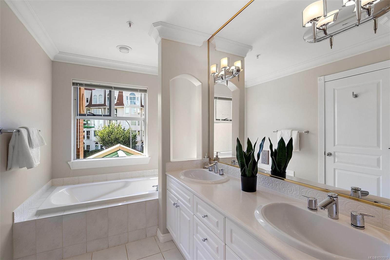 126-75 Songhees Rd, Victoria, BC