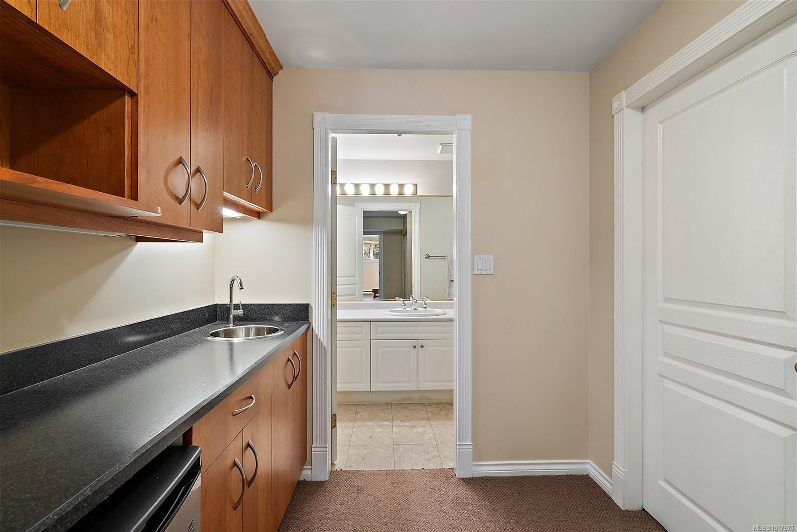 126-75 Songhees Rd, Victoria, BC