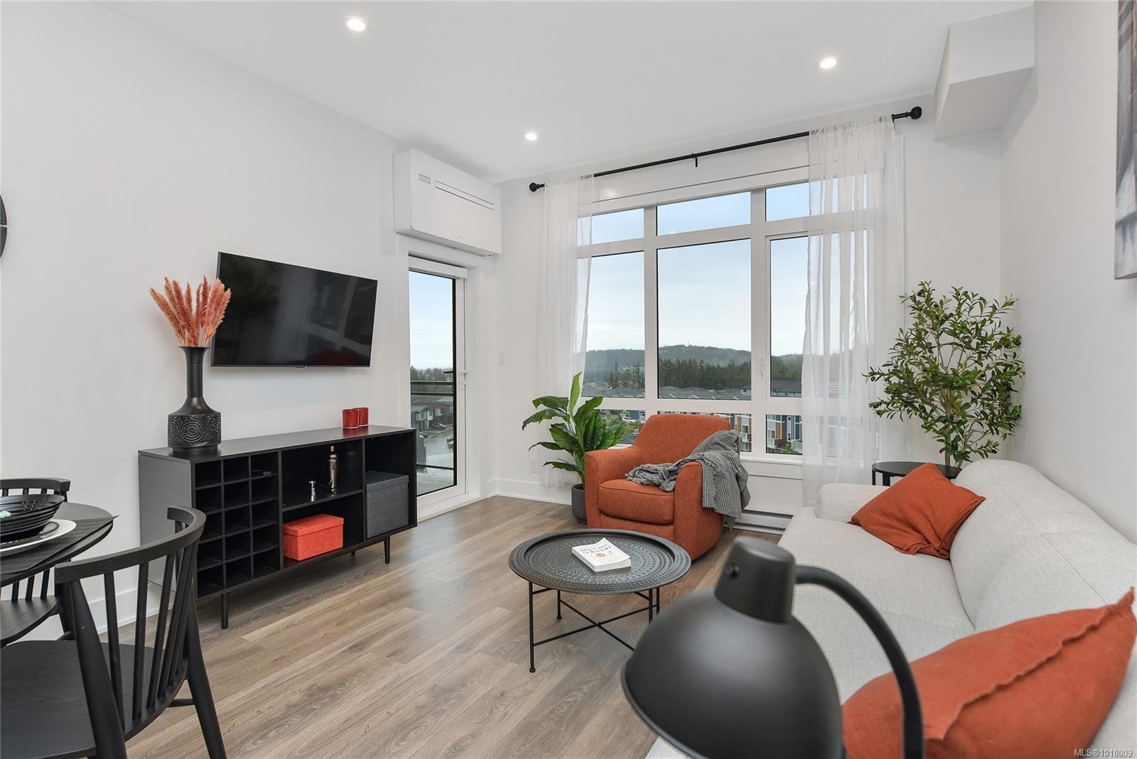 308-1114 Samar Cres, Langford, BC - Indoor Photo Showing Living Room