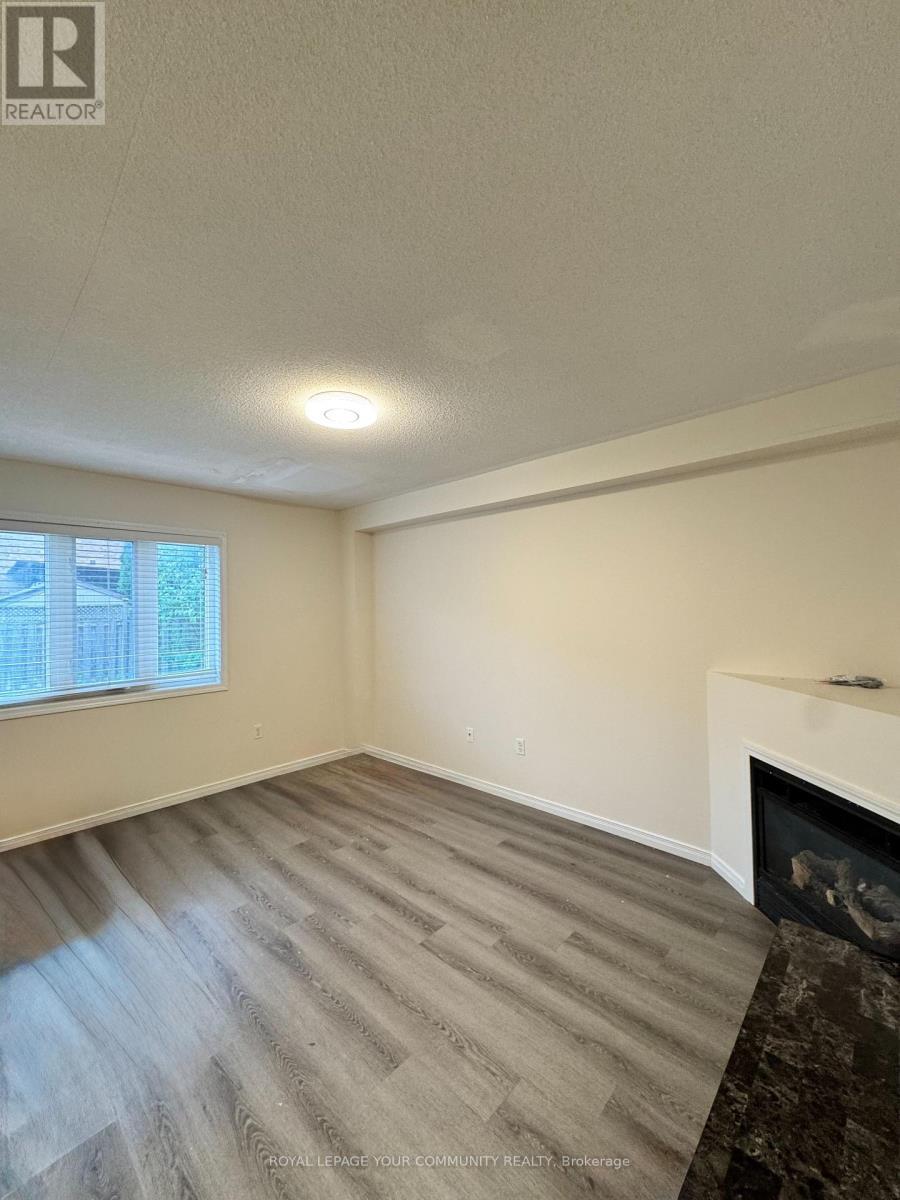 163 Flagstone Way, Newmarket, ON - Indoor Photo Showing Other Room