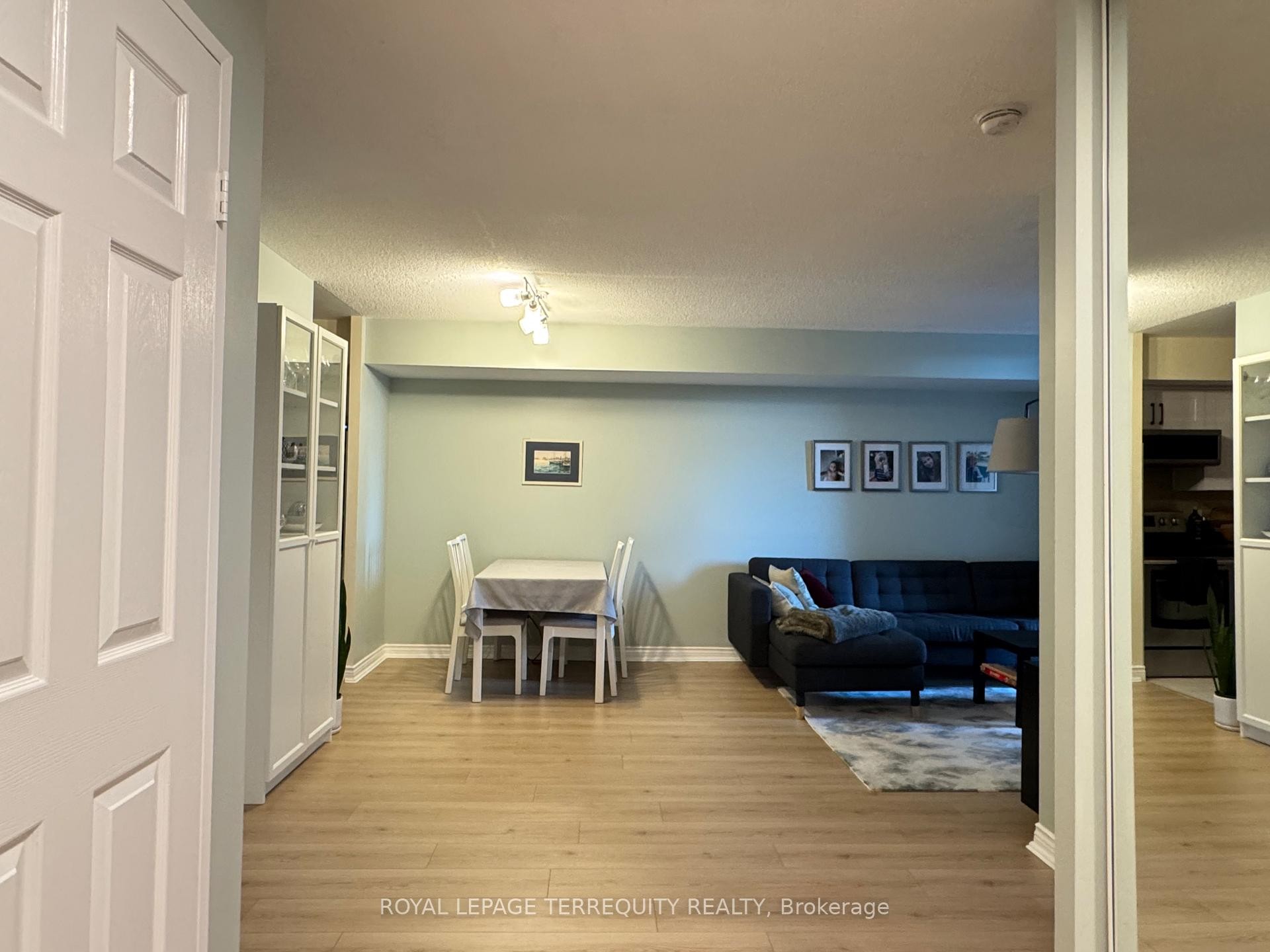 601-256 Doris Avenue, Toronto, ON - Indoor Photo Showing Other Room