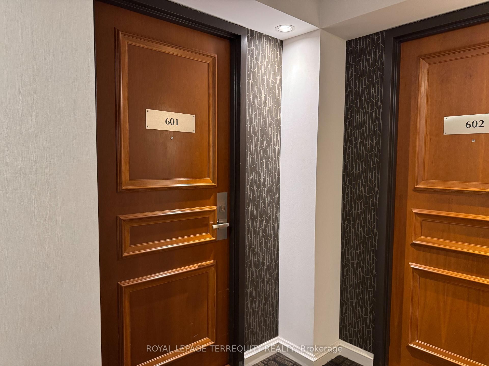 601-256 Doris Avenue, Toronto, ON - Indoor Photo Showing Other Room