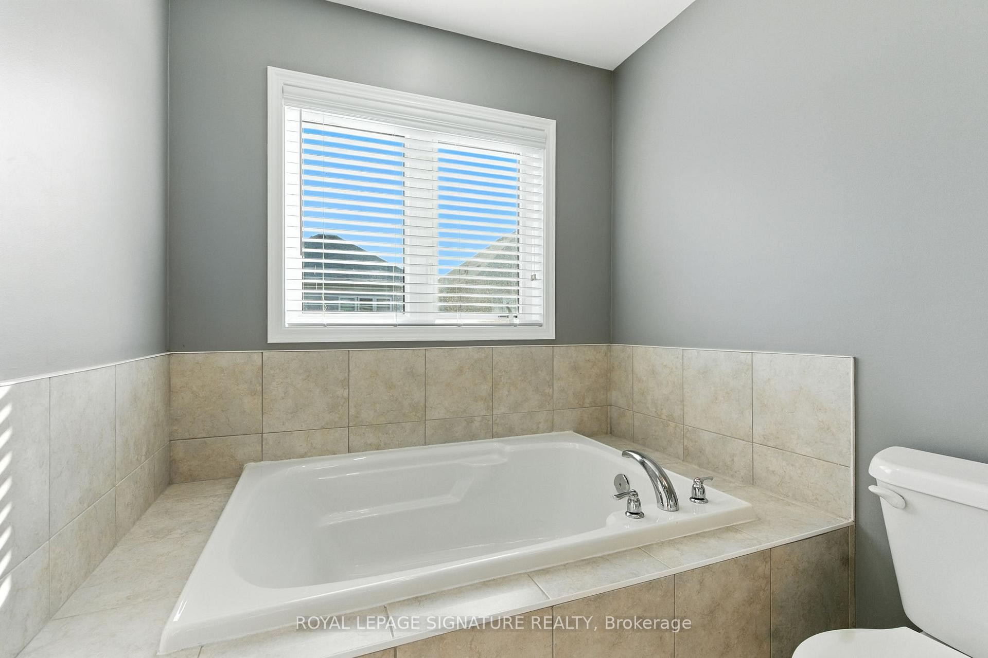 16 Froggy Drive, Thorold, ON - Indoor Photo Showing Bathroom