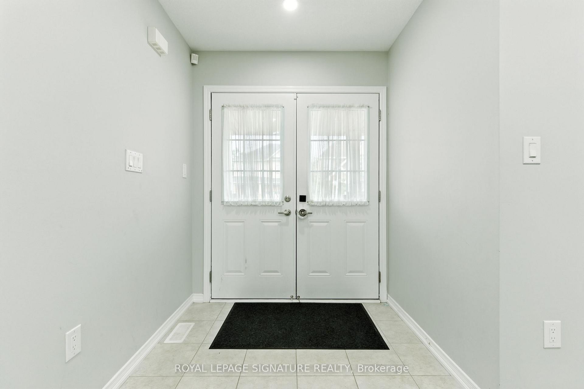 16 Froggy Drive, Thorold, ON - Indoor Photo Showing Other Room