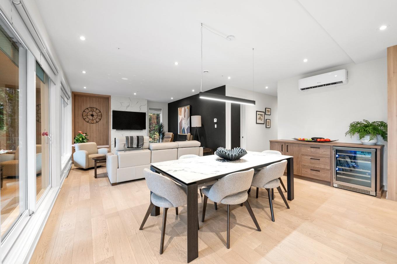 Salle à manger - A-144 Ch. Du Tour-Du-Lac, Sainte-Agathe-Des-Monts, QC - Indoor Photo Showing Other Room