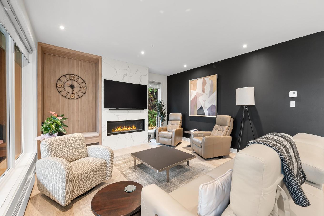 Salon - A-144 Ch. Du Tour-Du-Lac, Sainte-Agathe-Des-Monts, QC - Indoor Photo Showing Living Room With Fireplace