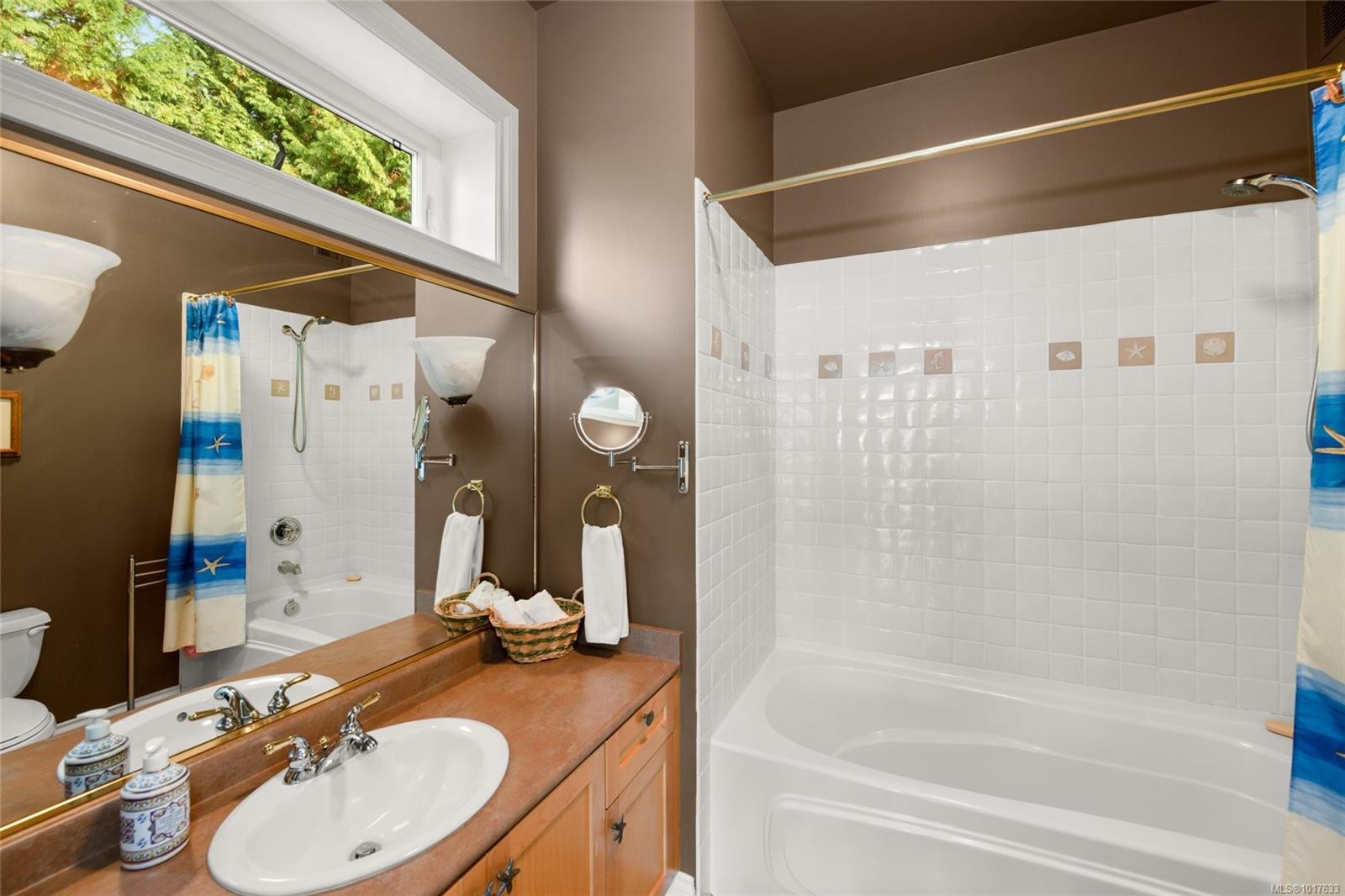 8338 West Saanich Rd, Central Saanich, BC