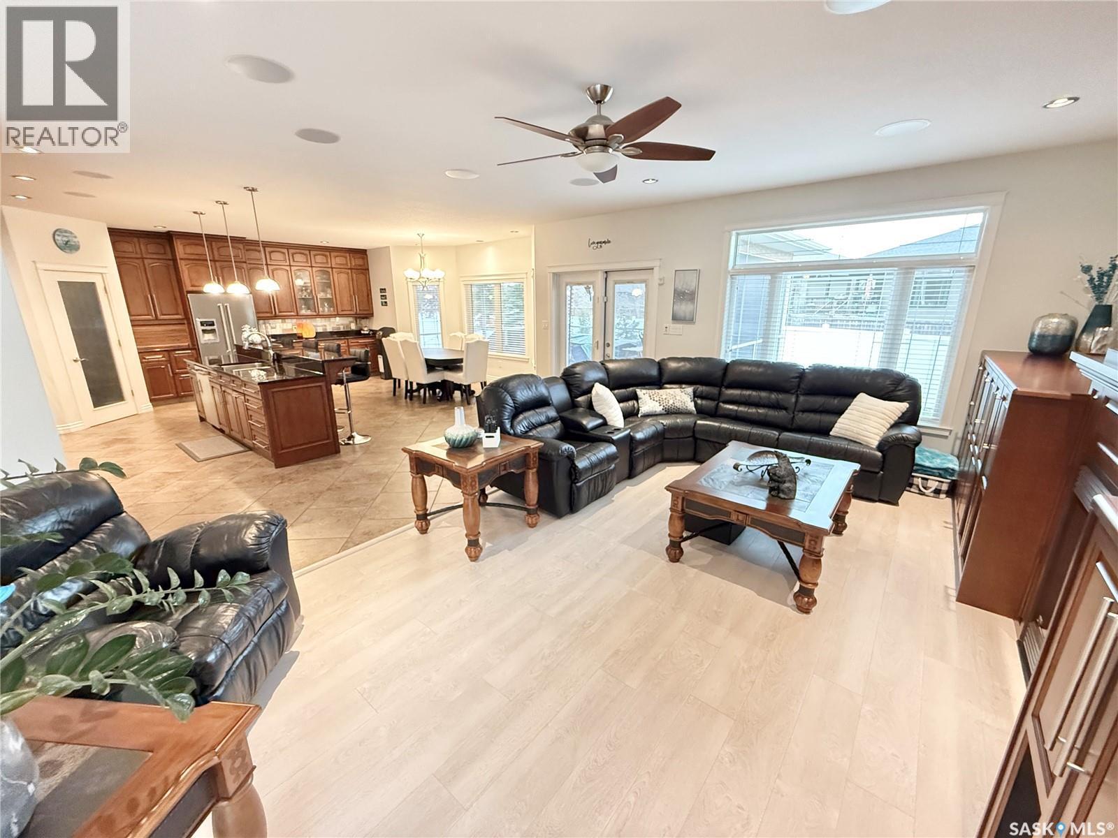 1845 Gordon Miles Place, Weyburn, SK - Indoor Photo Showing Living Room