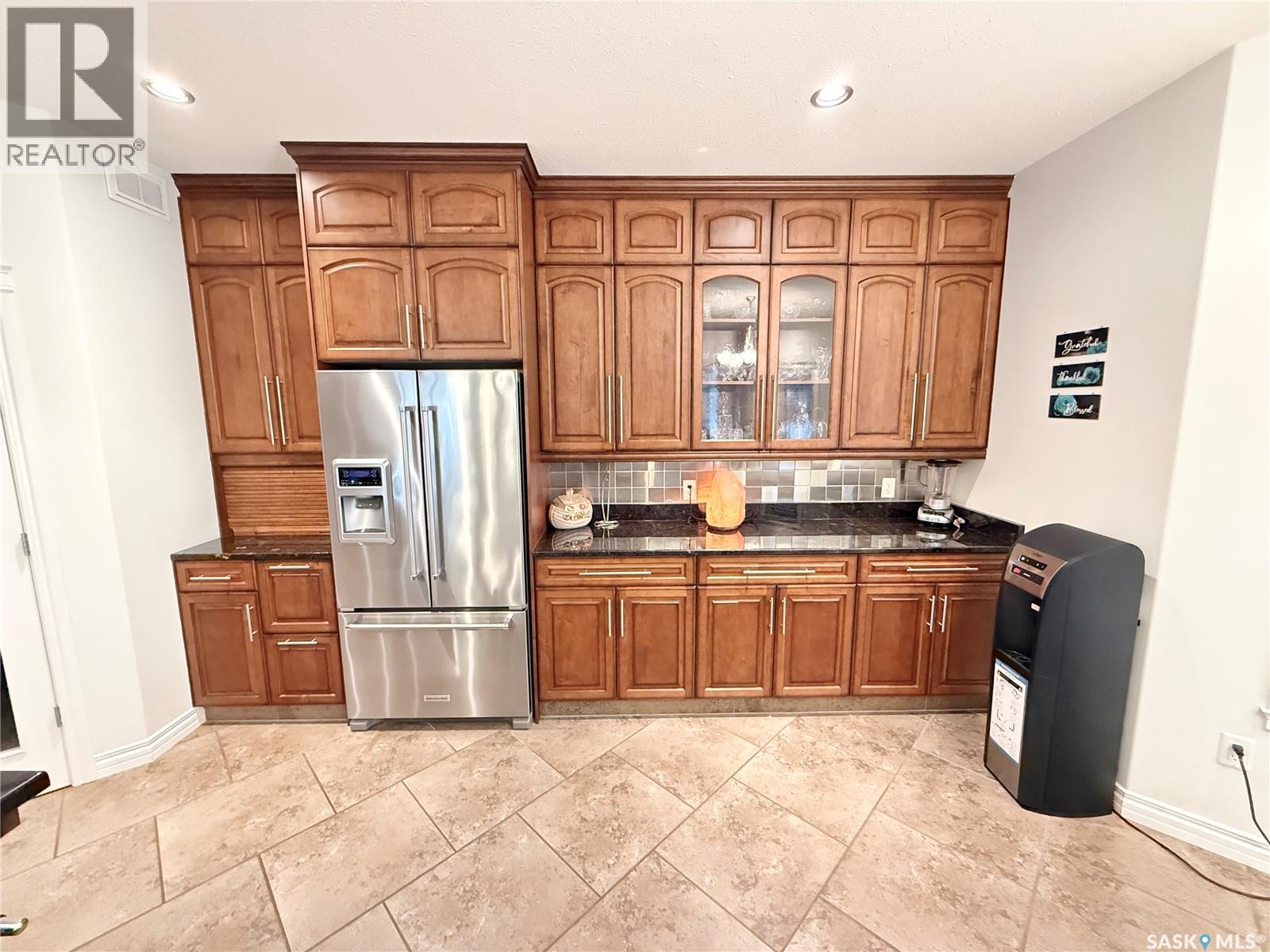 1845 Gordon Miles Place, Weyburn, SK - Indoor Photo Showing Kitchen
