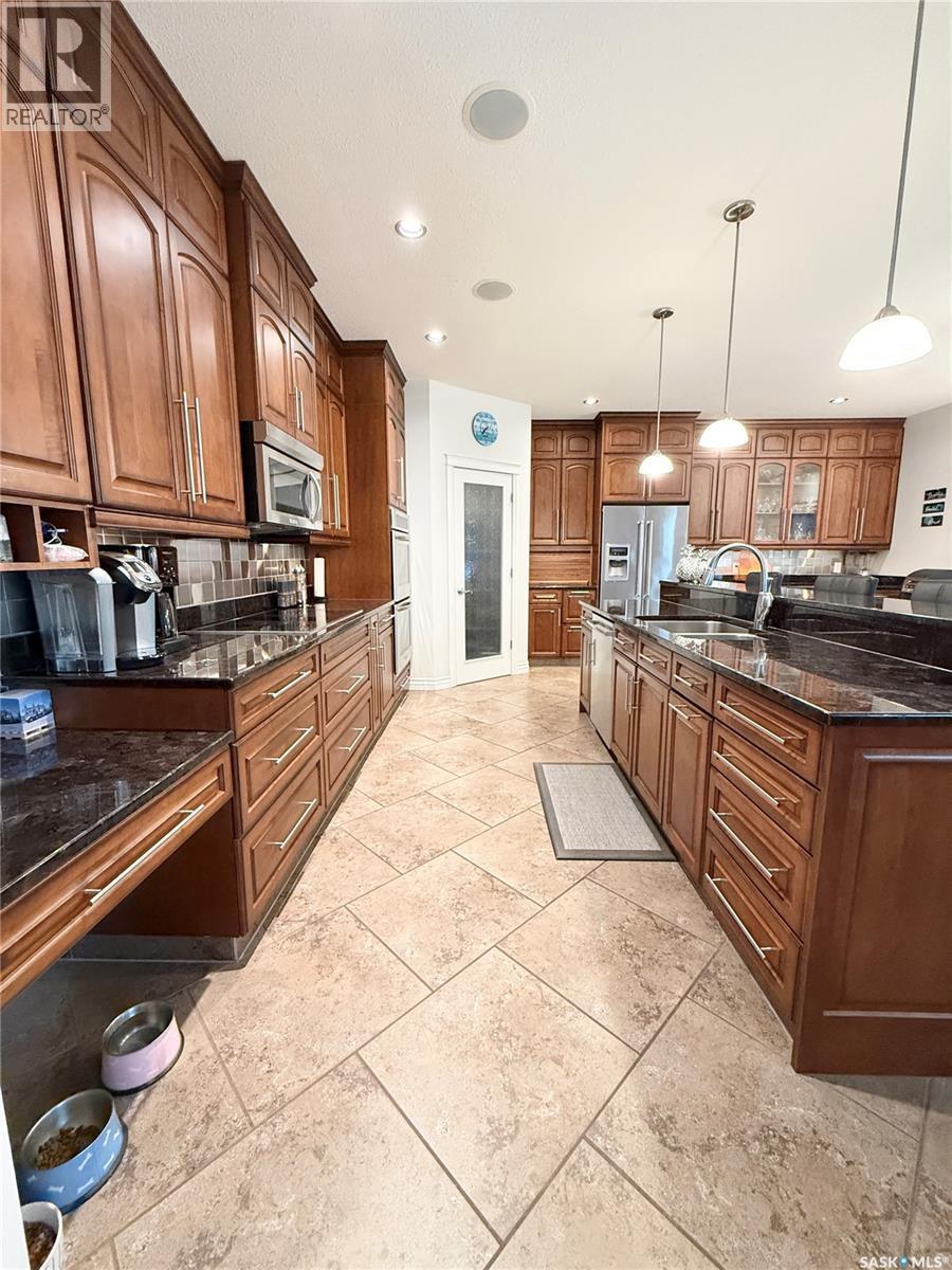 1845 Gordon Miles Place, Weyburn, SK - Indoor Photo Showing Kitchen