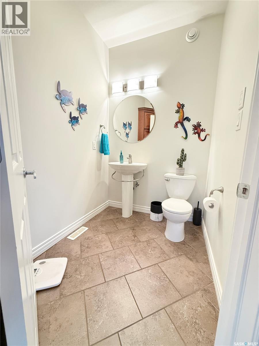 1845 Gordon Miles Place, Weyburn, SK - Indoor Photo Showing Bathroom