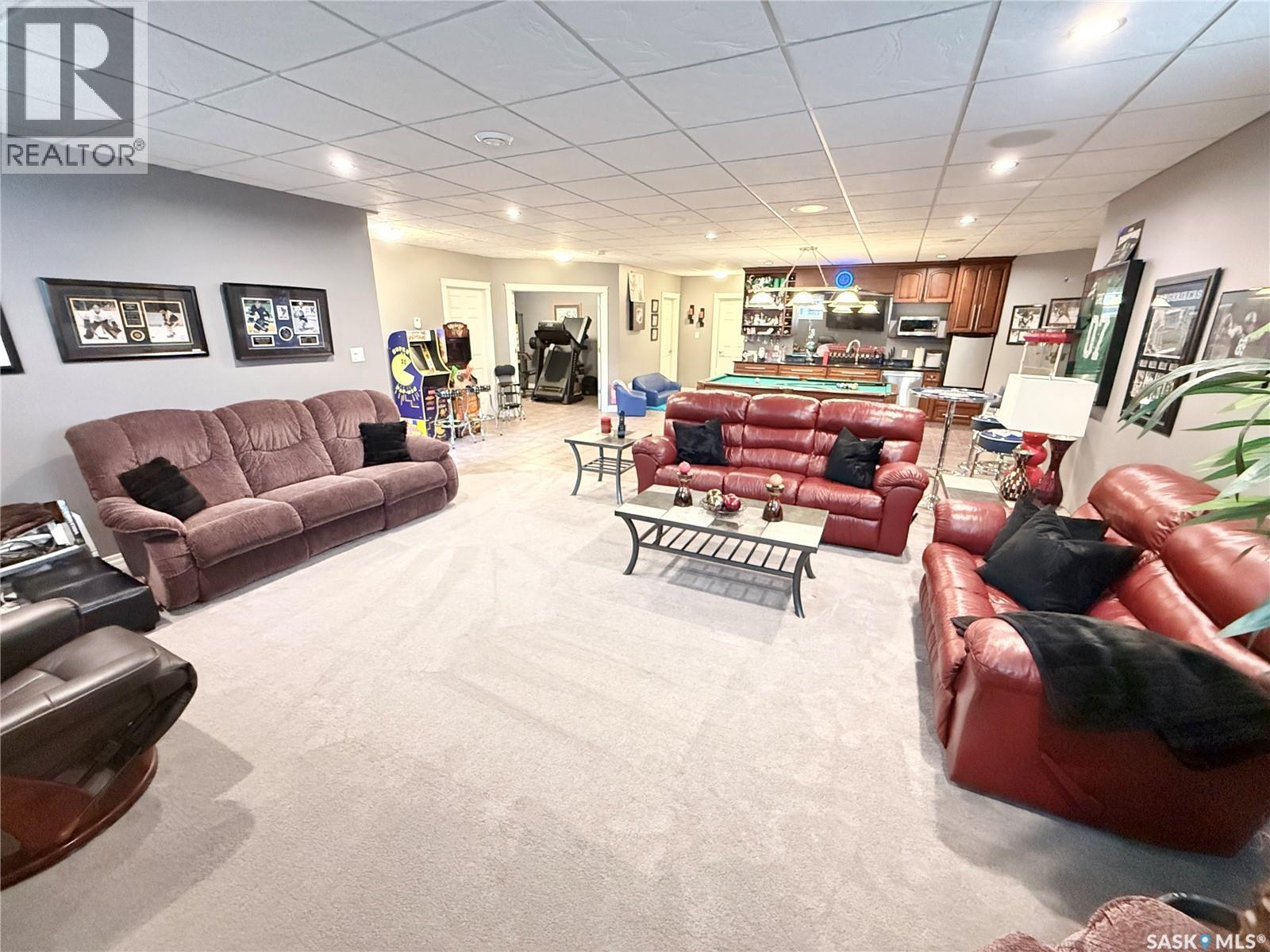 1845 Gordon Miles Place, Weyburn, SK - Indoor