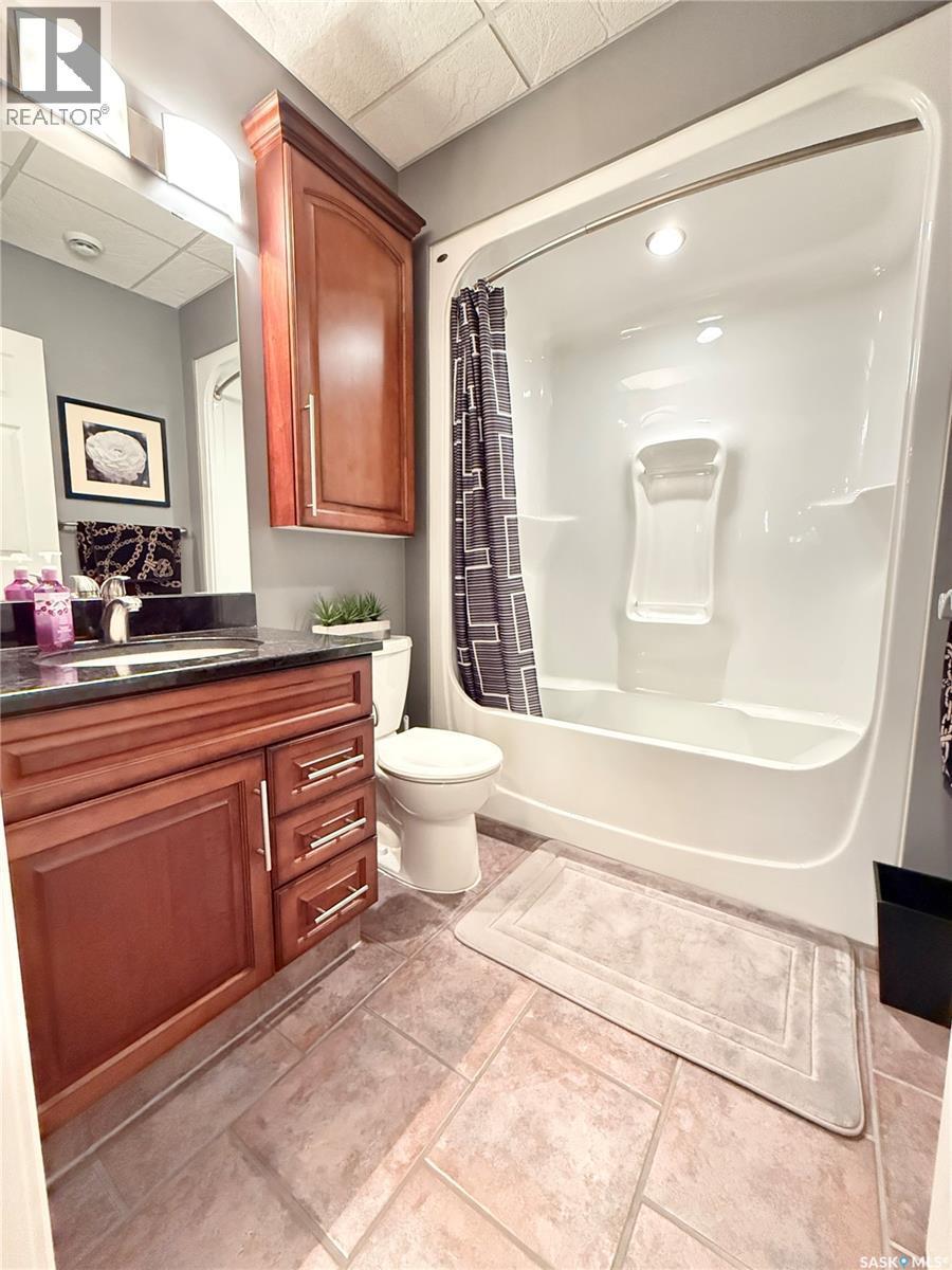 1845 Gordon Miles Place, Weyburn, SK - Indoor Photo Showing Bathroom