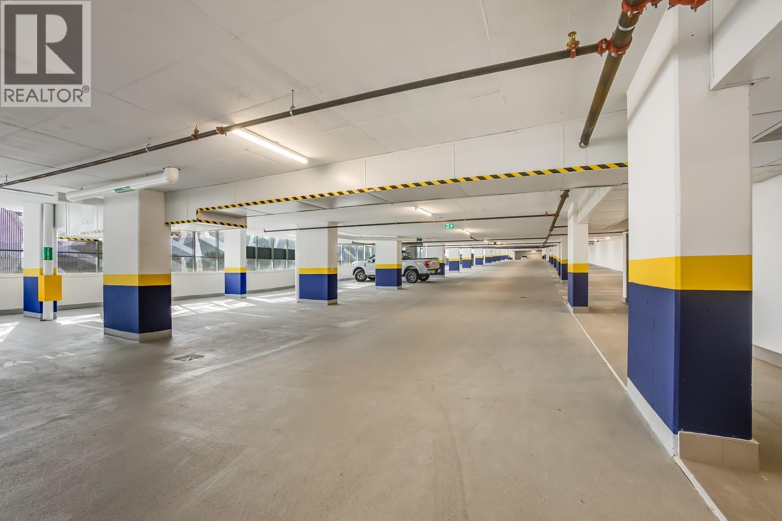238 Leon Avenue Unit# 1104, Kelowna, BC - Indoor Photo Showing Garage