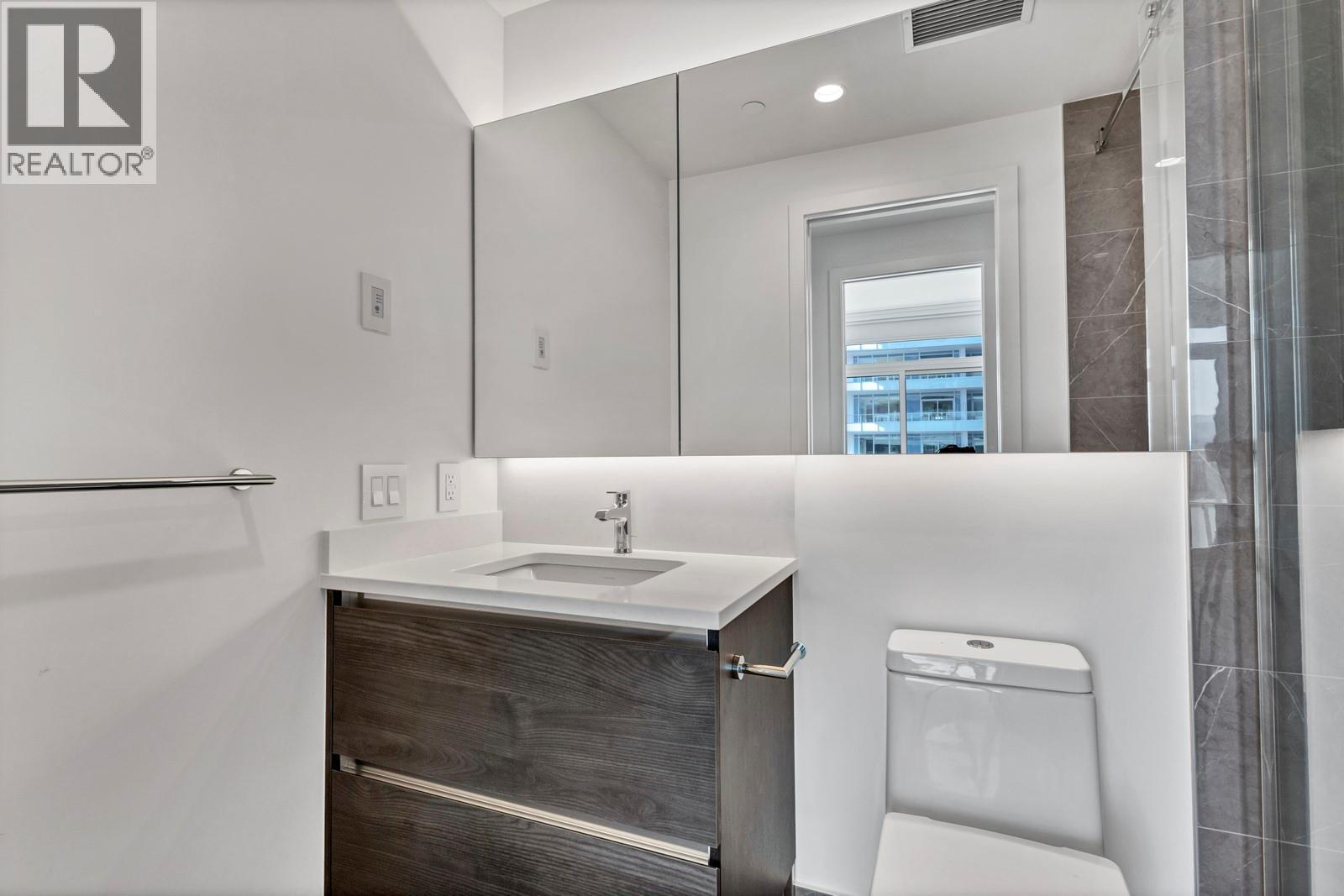 238 Leon Avenue Unit# 1104, Kelowna, BC - Indoor Photo Showing Bathroom
