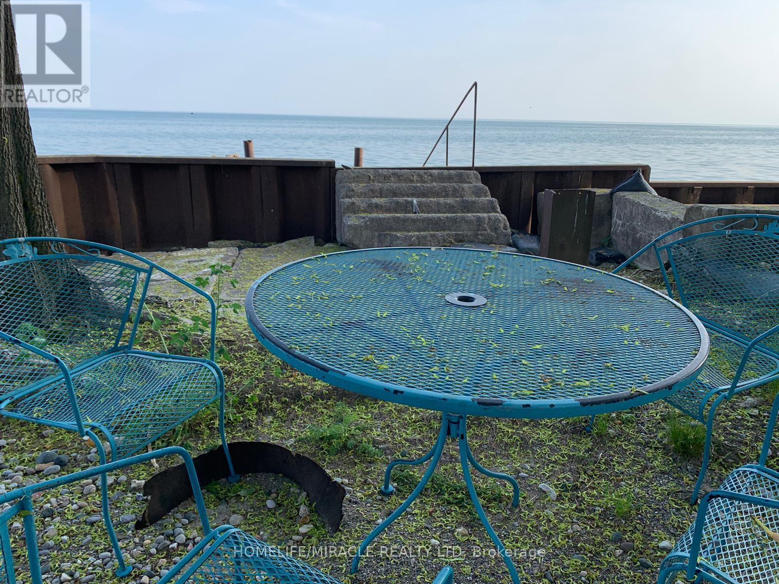 18222 Erie Shore Drive, Chatham-Kent, ON - Outdoor With Body Of Water