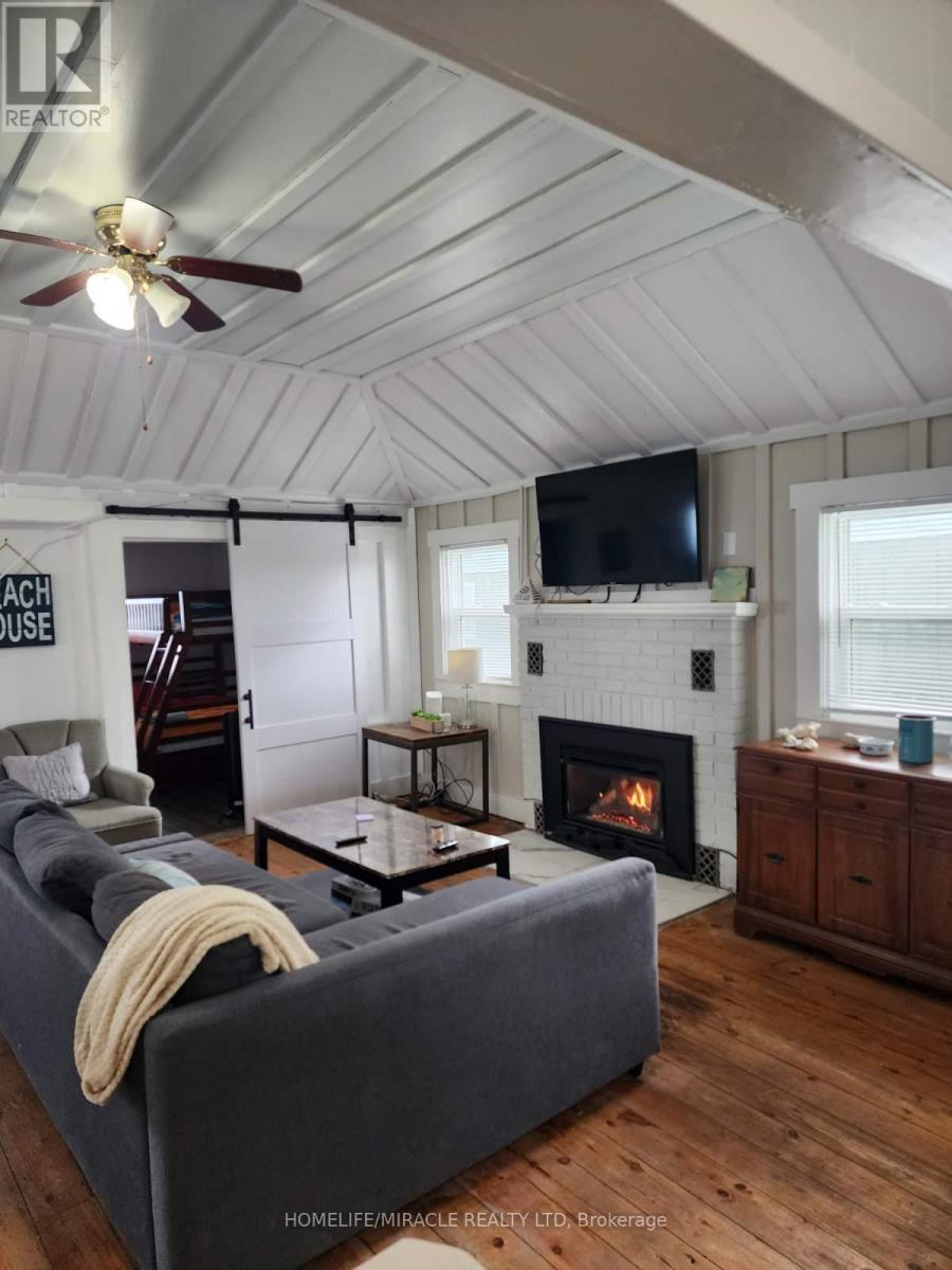 18222 Erie Shore Drive, Chatham-Kent, ON - Indoor Photo Showing Garage With Fireplace