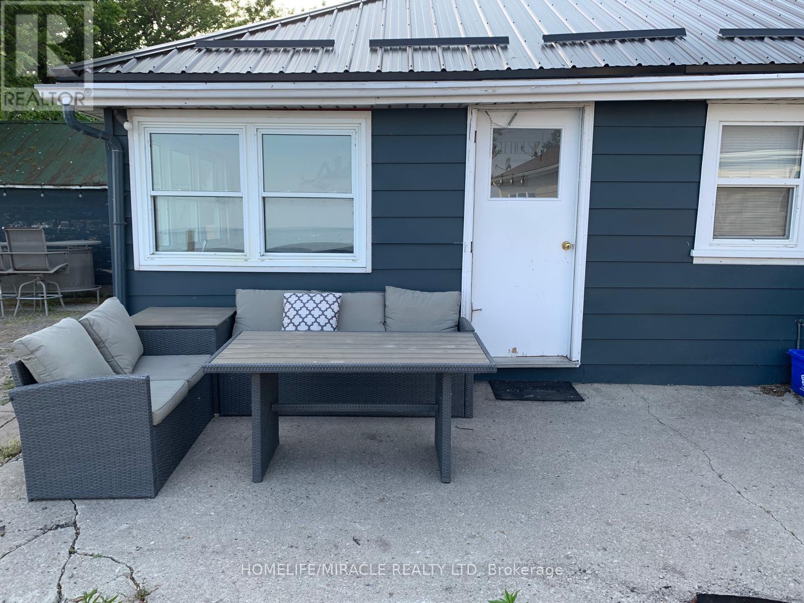 18222 Erie Shore Drive, Chatham-Kent, ON - Outdoor With Exterior