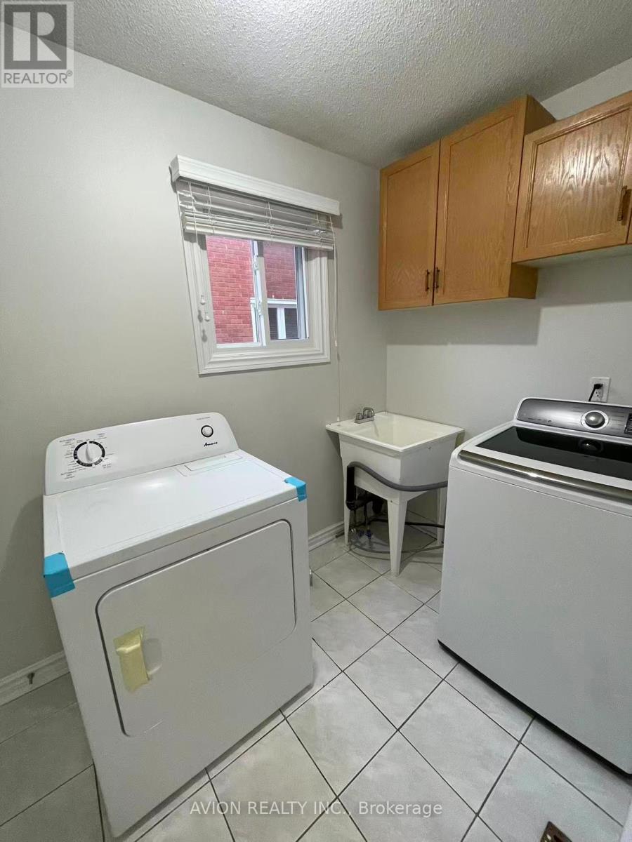 172 Highglen Avenue E, Markham, ON - Indoor Photo Showing Laundry Room