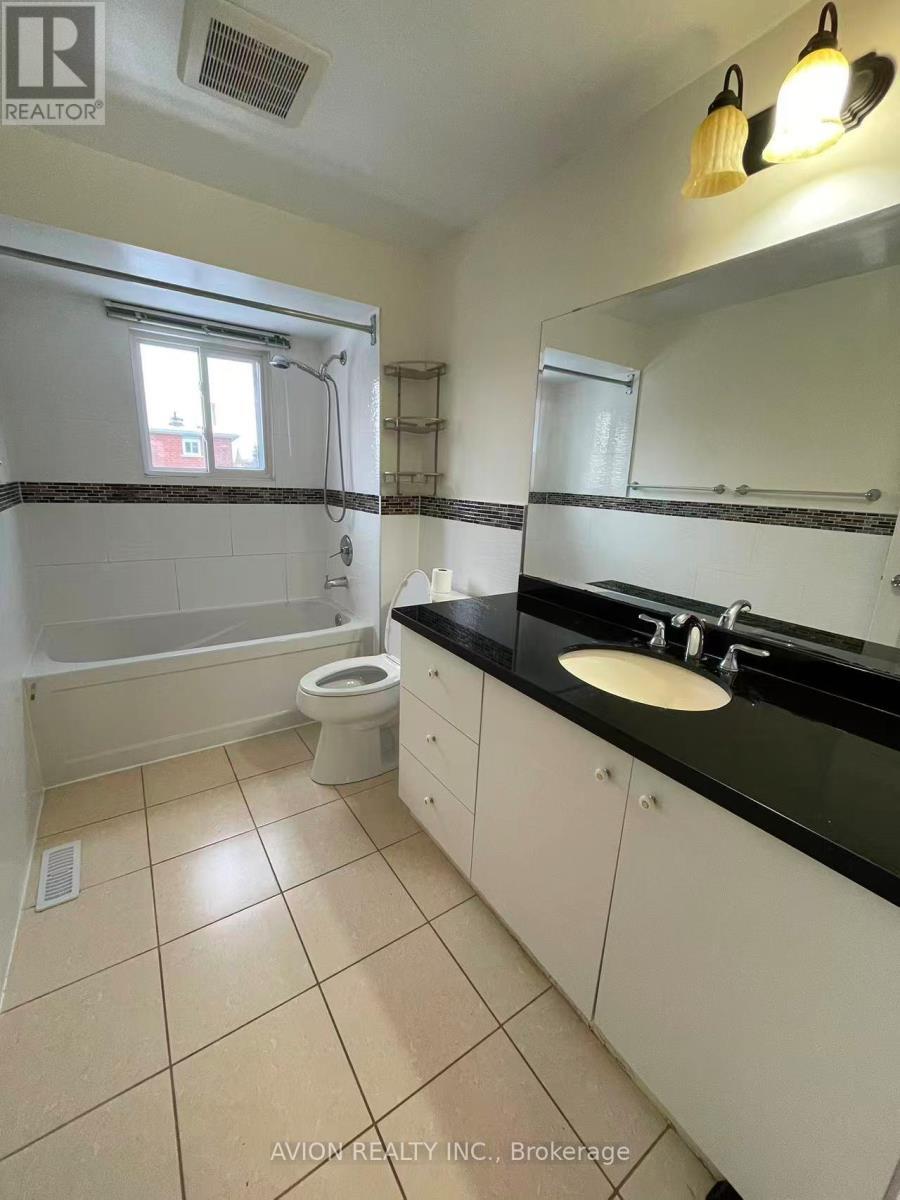 172 Highglen Avenue E, Markham, ON - Indoor Photo Showing Bathroom