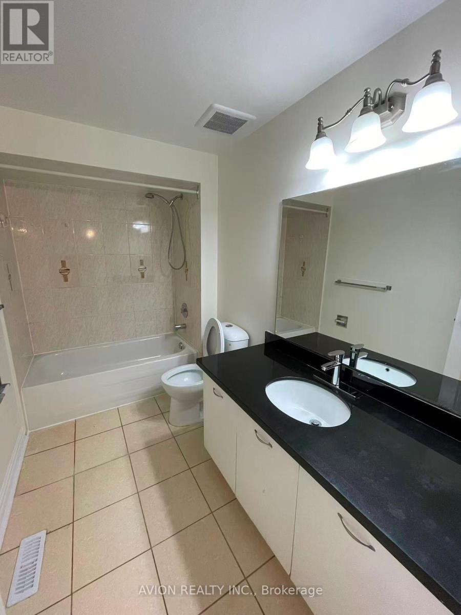 172 Highglen Avenue E, Markham, ON - Indoor Photo Showing Bathroom