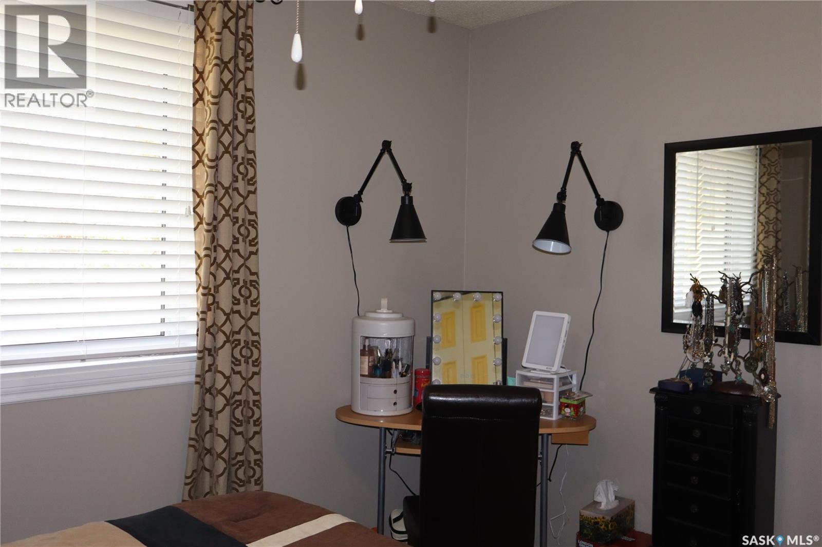 310 2Nd Avenue S, Rockglen, SK - Indoor