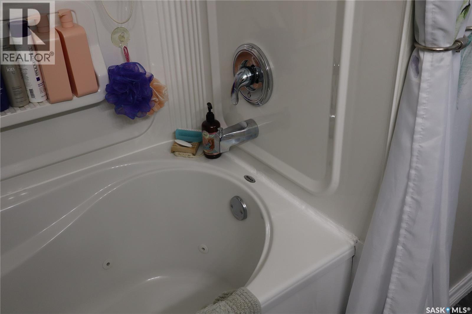 310 2Nd Avenue S, Rockglen, SK - Indoor Photo Showing Bathroom