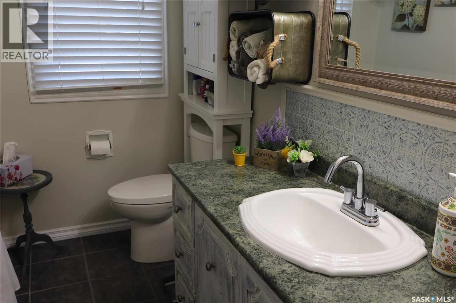 310 2Nd Avenue S, Rockglen, SK - Indoor Photo Showing Bathroom