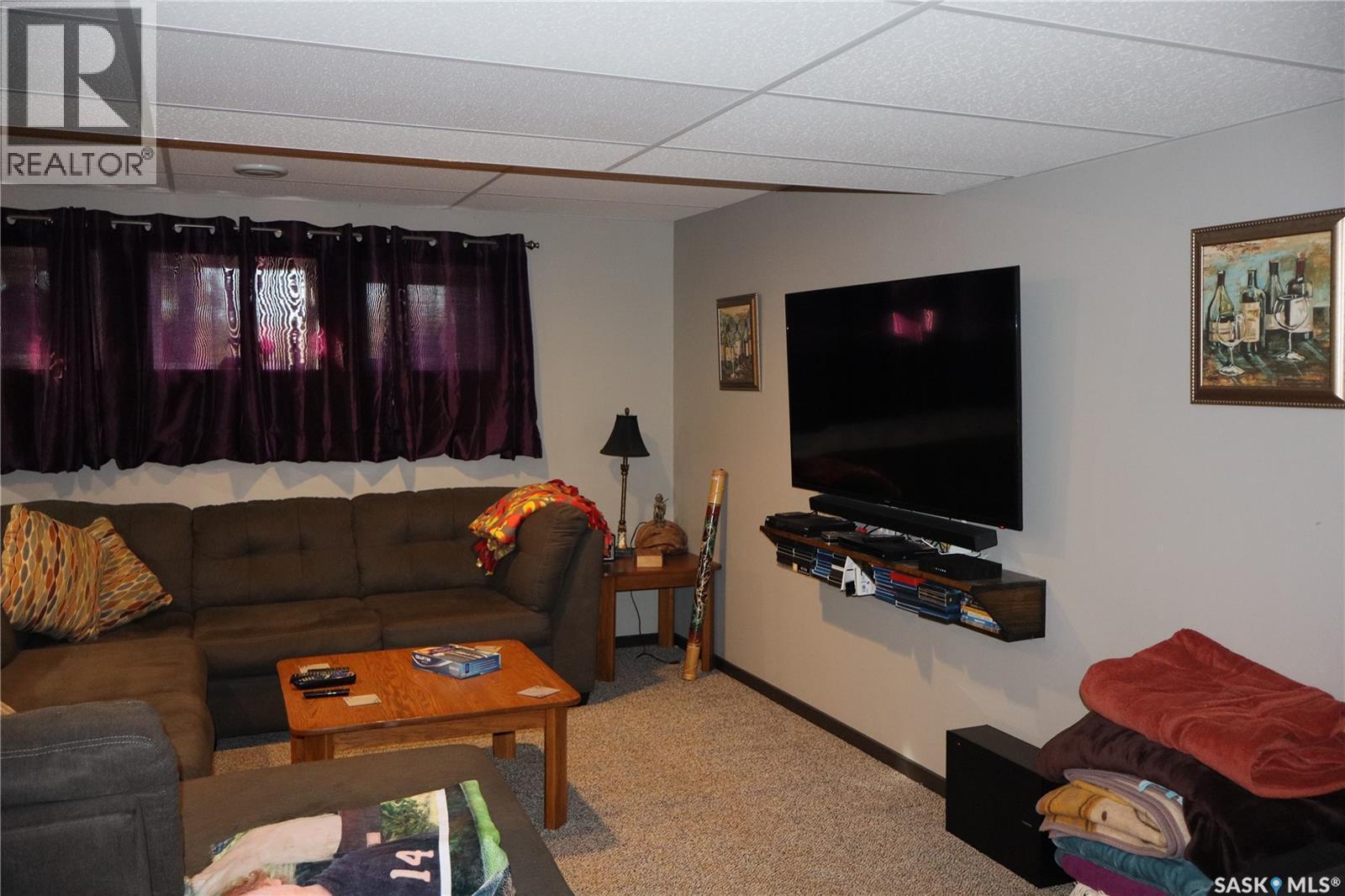 310 2Nd Avenue S, Rockglen, SK - Indoor Photo Showing Living Room