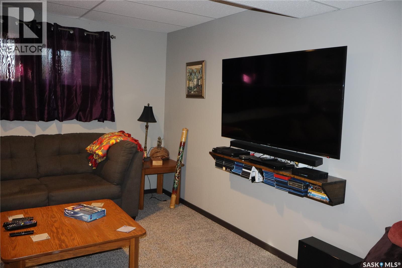 310 2Nd Avenue S, Rockglen, SK - Indoor Photo Showing Living Room