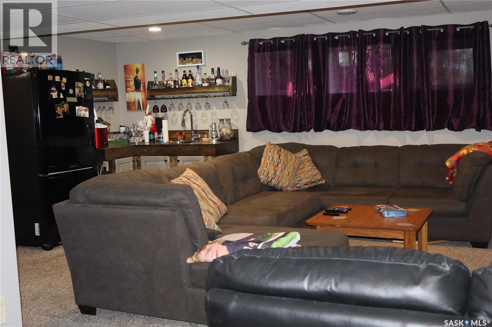 310 2Nd Avenue S, Rockglen, SK - Indoor Photo Showing Living Room
