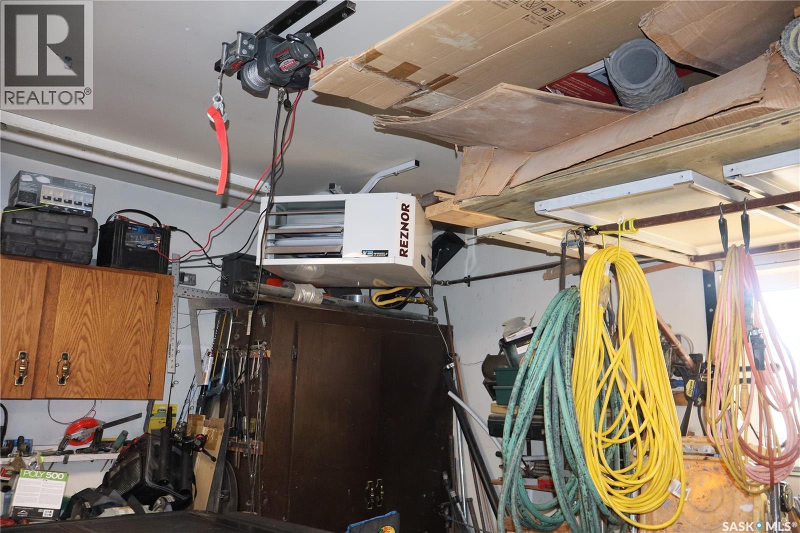 310 2Nd Avenue S, Rockglen, SK - Indoor