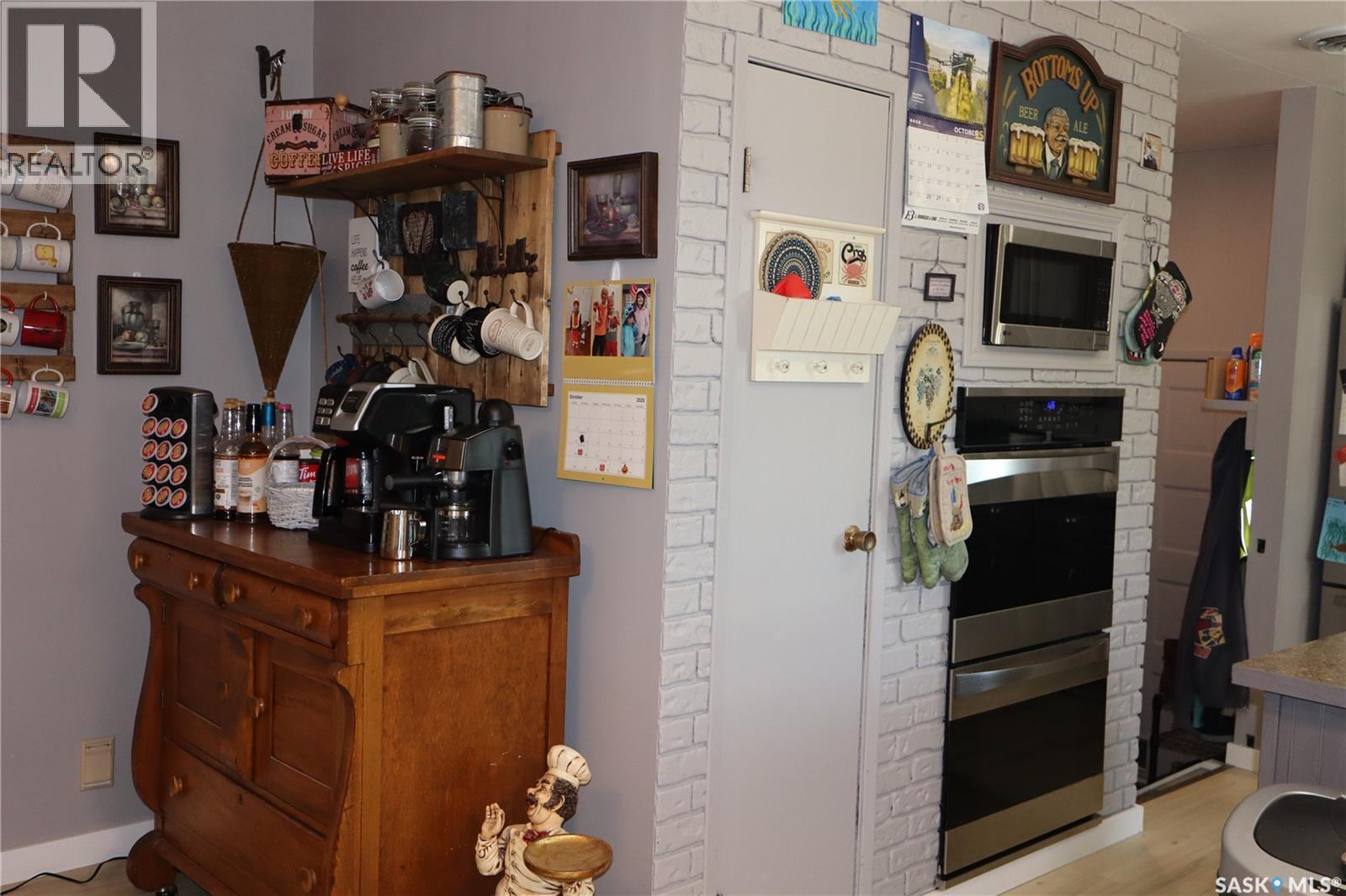 310 2Nd Avenue S, Rockglen, SK - Indoor