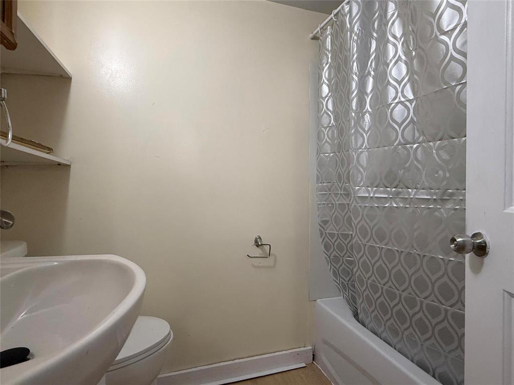 626 4Th Street Nw, Portage La Prairie, MB - Indoor Photo Showing Bathroom