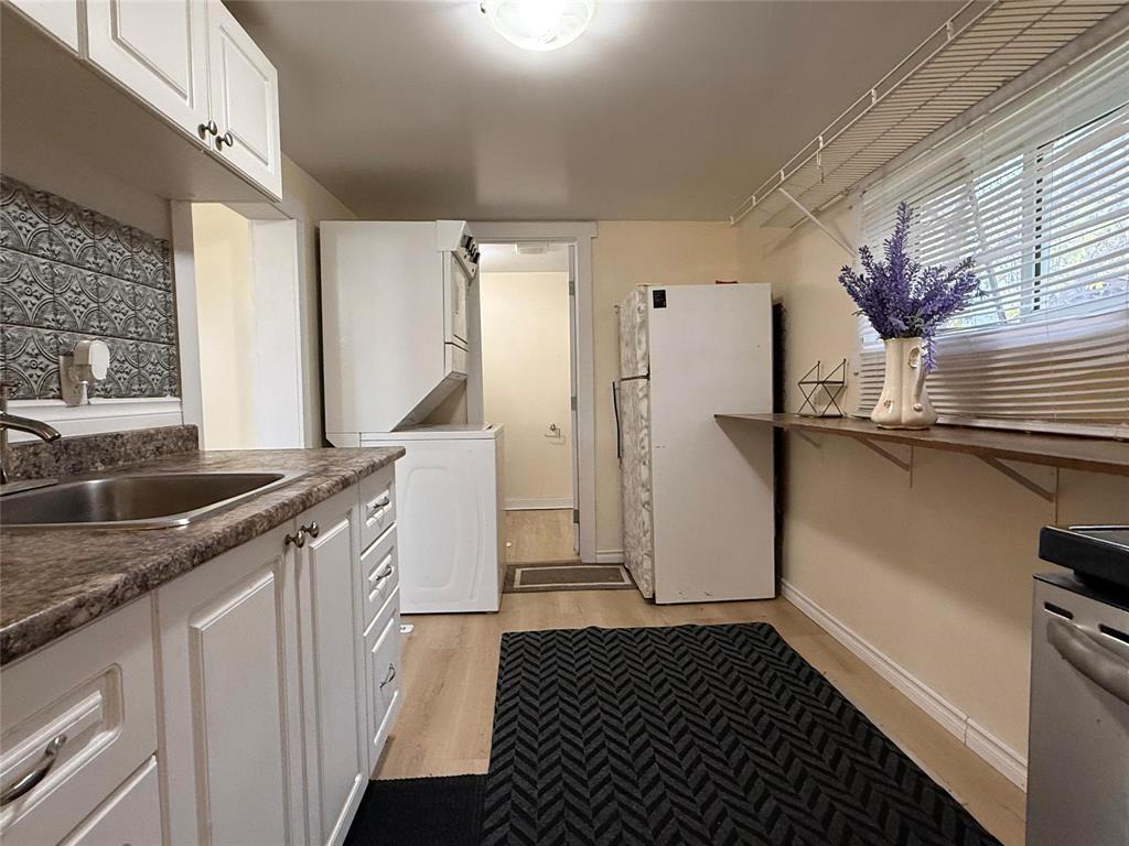 626 4Th Street Nw, Portage La Prairie, MB - Indoor Photo Showing Kitchen