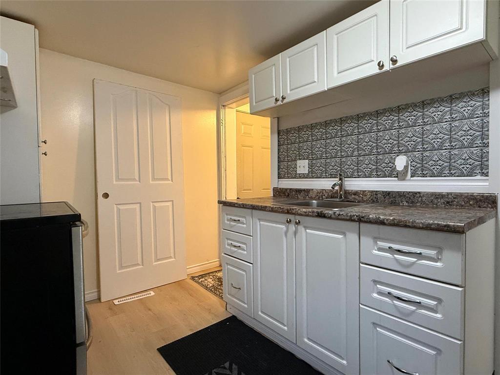 626 4Th Street Nw, Portage La Prairie, MB - Indoor Photo Showing Kitchen