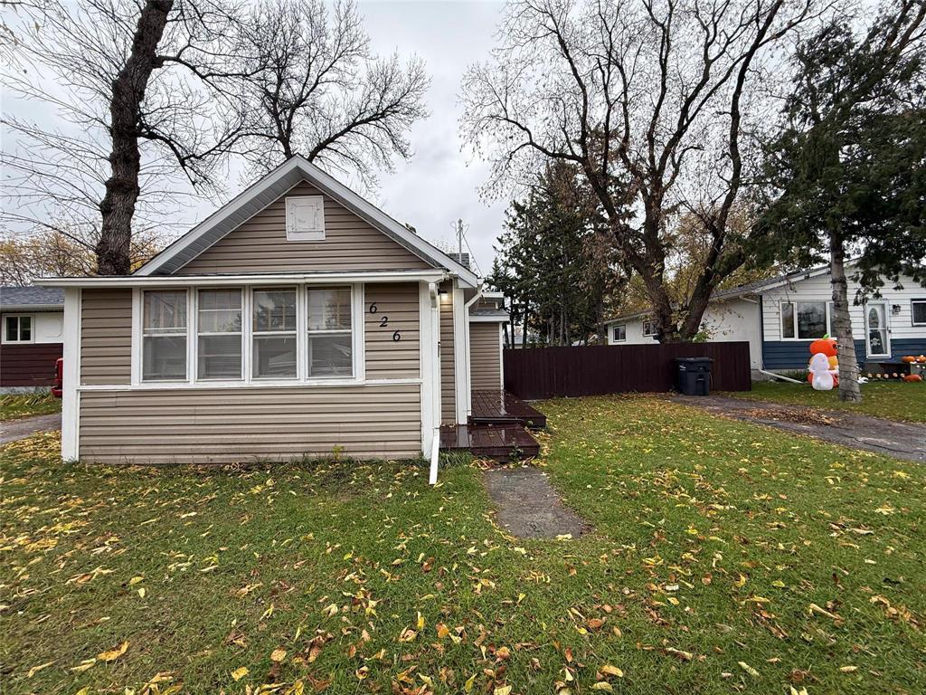 626 4Th Street Nw, Portage La Prairie, MB - Outdoor