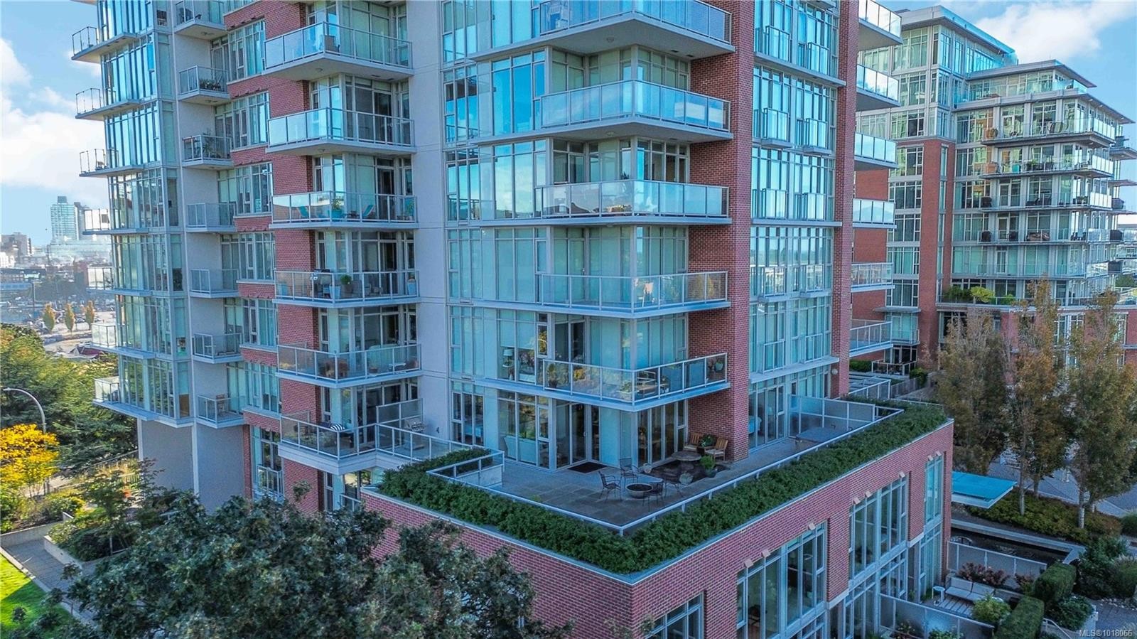 303-83 Saghalie Rd, Victoria, BC - Outdoor With Facade