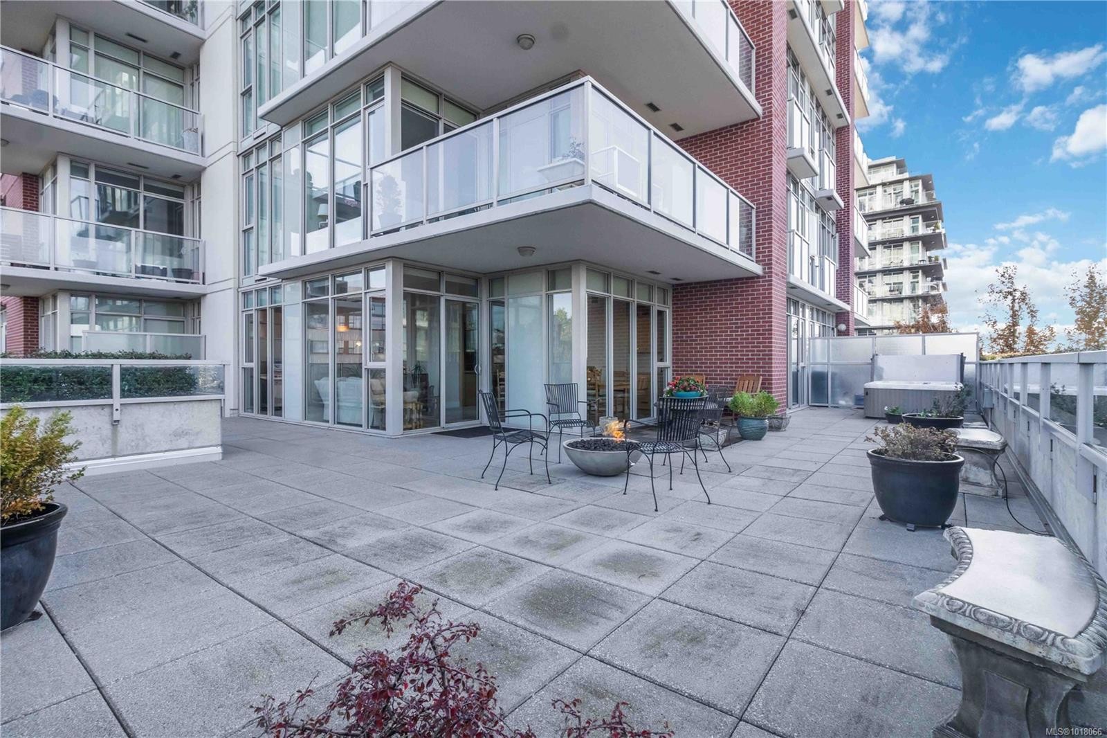 303-83 Saghalie Rd, Victoria, BC - Outdoor