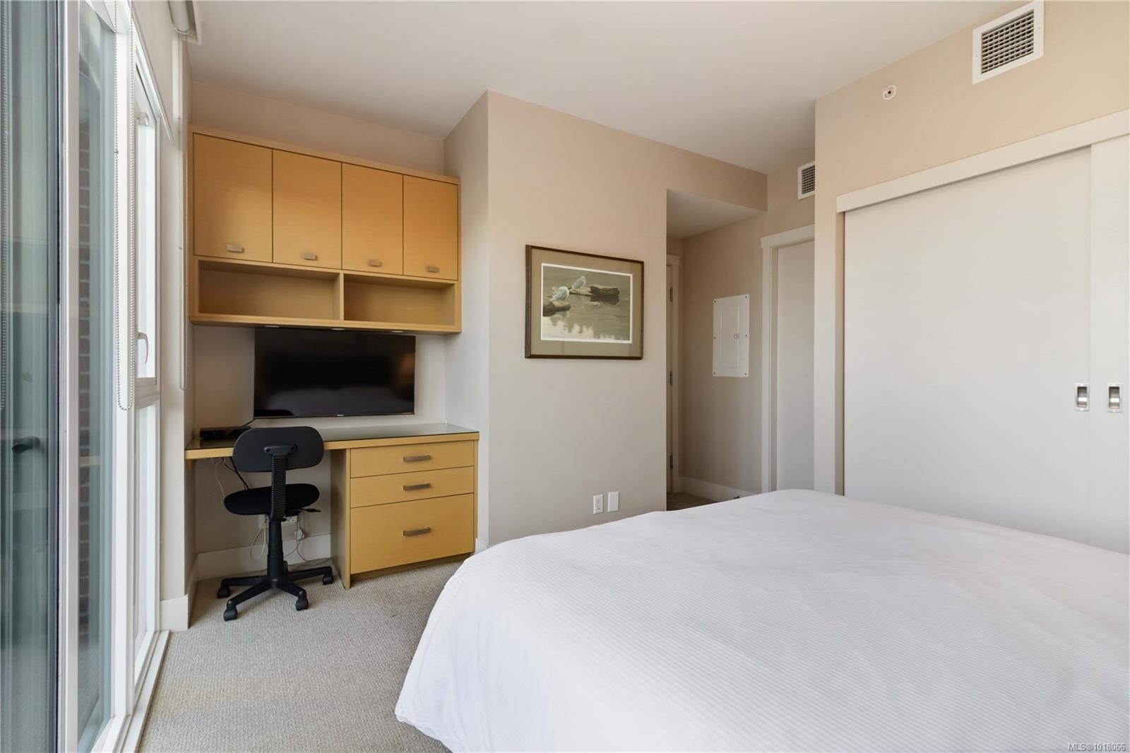 303-83 Saghalie Rd, Victoria, BC - Indoor Photo Showing Bedroom