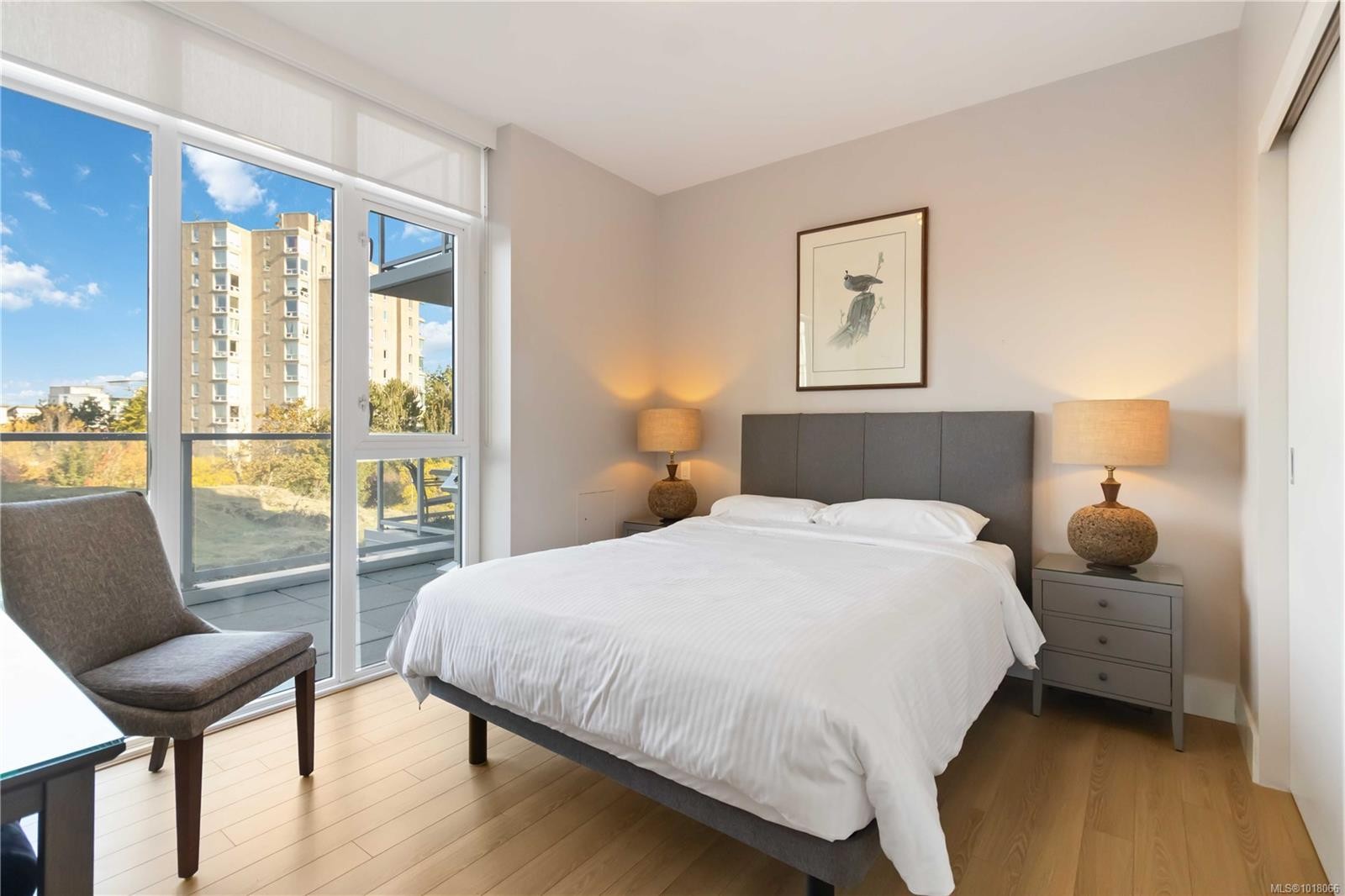 303-83 Saghalie Rd, Victoria, BC - Indoor Photo Showing Bedroom