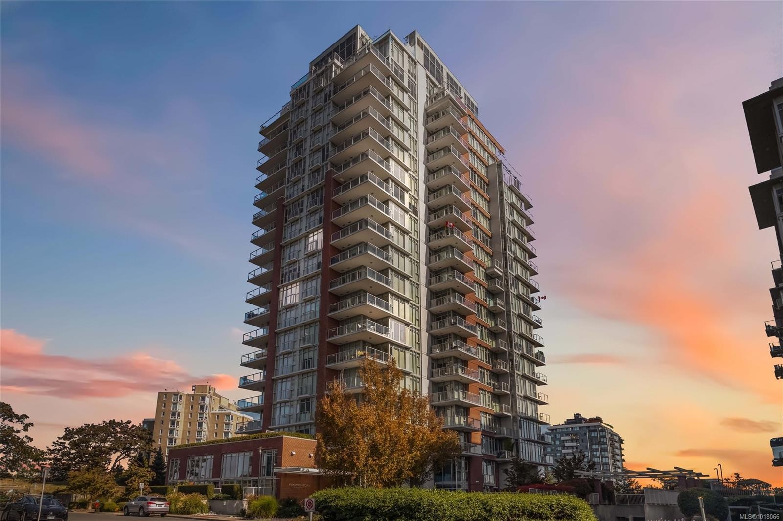 303-83 Saghalie Rd, Victoria, BC - Outdoor With Facade