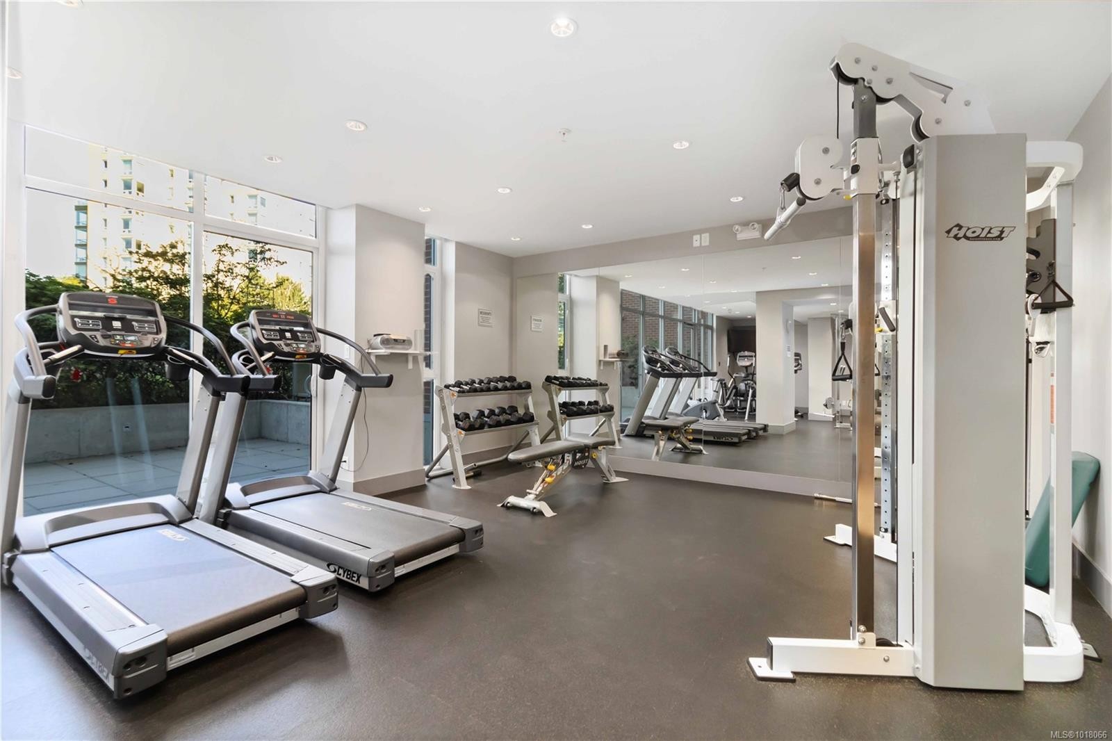 303-83 Saghalie Rd, Victoria, BC - Indoor Photo Showing Gym Room