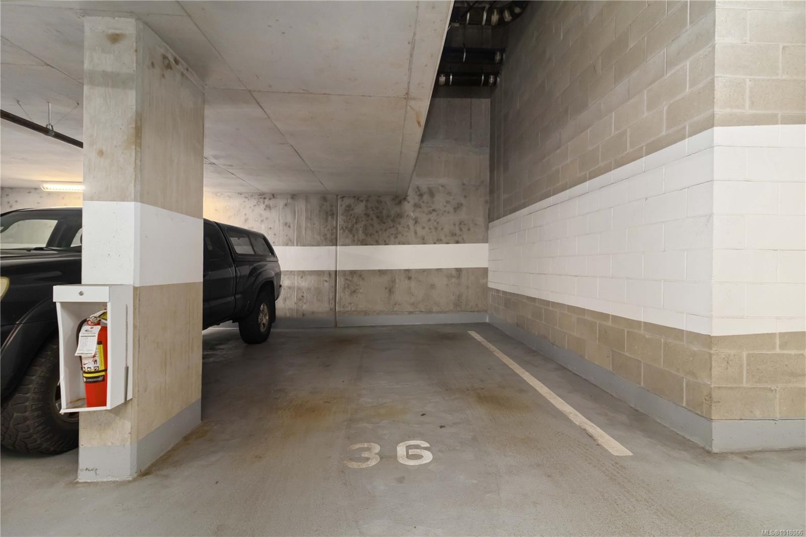 303-83 Saghalie Rd, Victoria, BC - Indoor Photo Showing Garage