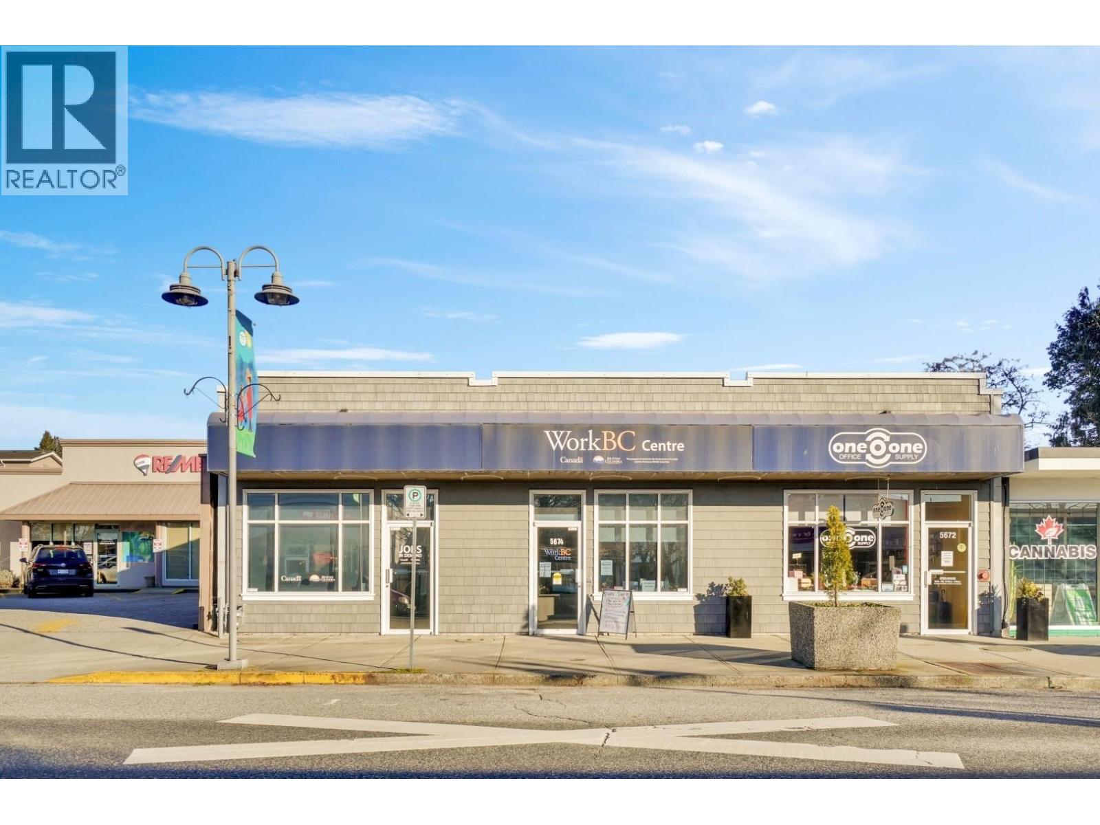 5672 Cowrie Street, Sechelt, BC