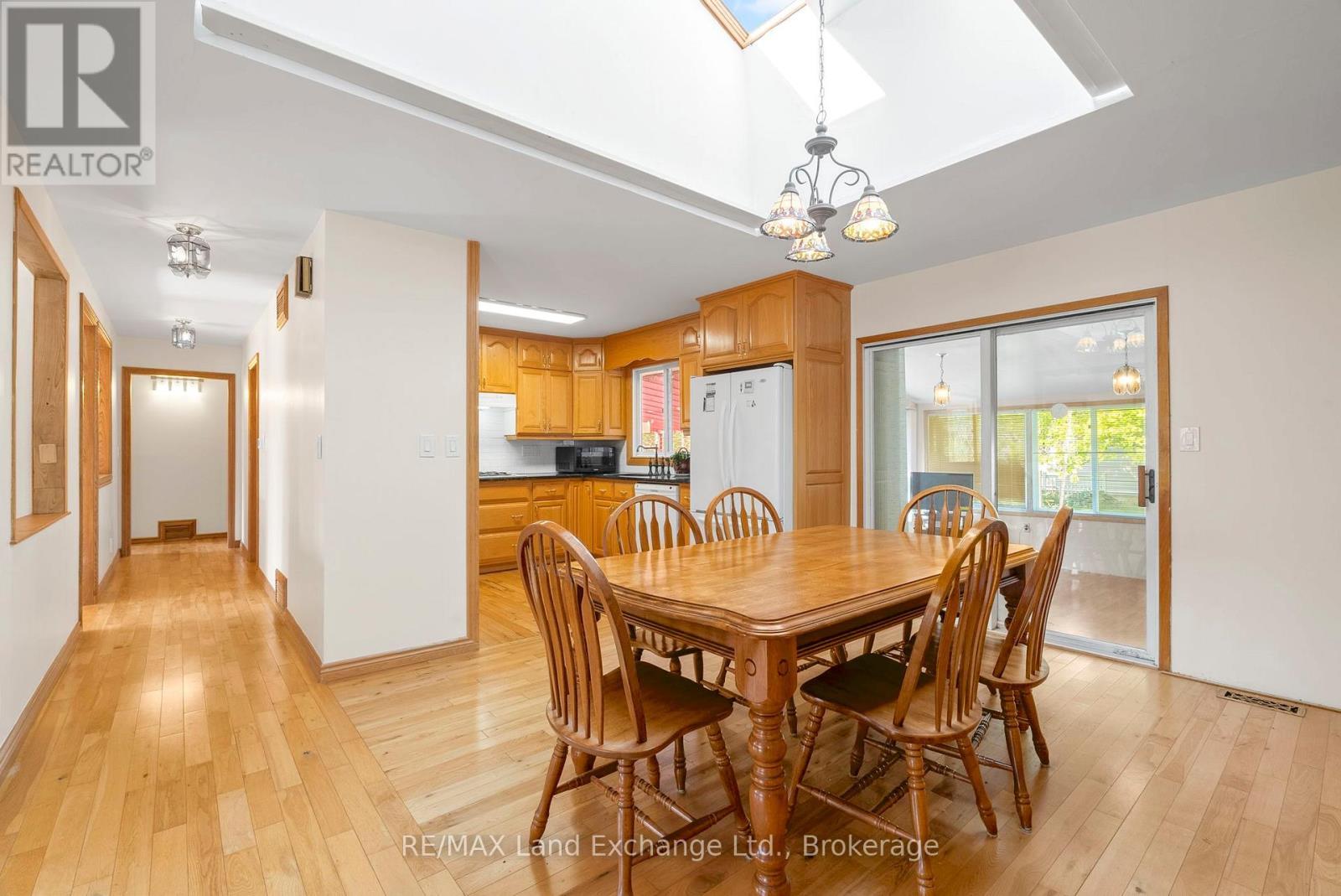 401 Winnebago Road, Huron-Kinloss, ON - Indoor Photo Showing Dining Room