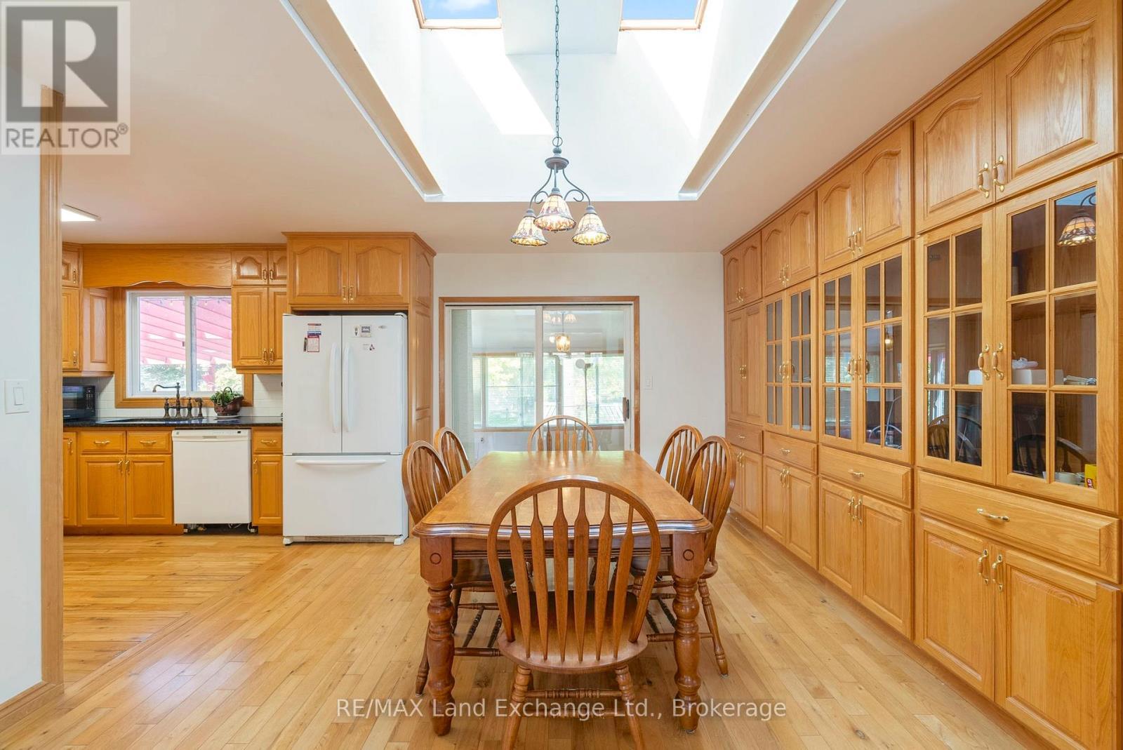 401 Winnebago Road, Huron-Kinloss, ON - Indoor Photo Showing Dining Room