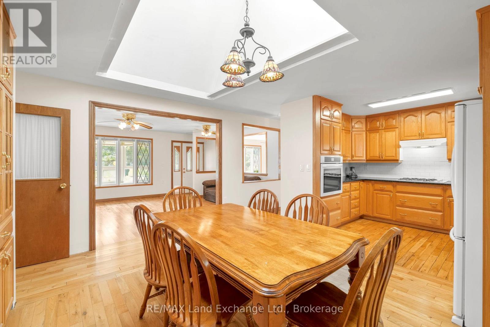 401 Winnebago Road, Huron-Kinloss, ON - Indoor Photo Showing Dining Room