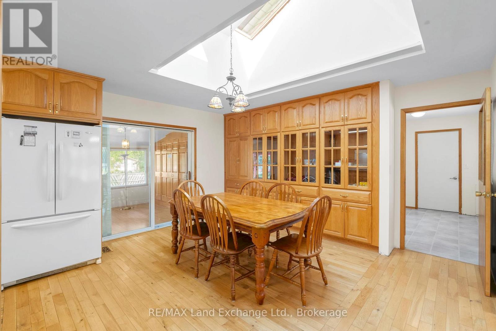 401 Winnebago Road, Huron-Kinloss, ON - Indoor Photo Showing Dining Room
