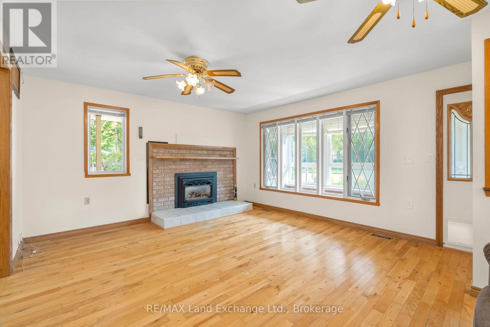 401 Winnebago Road, Huron-Kinloss, ON - Indoor Photo Showing Living Room With Fireplace